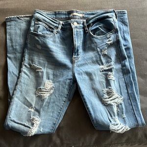Levi jeans: light wash, distressed, skinny, size 29